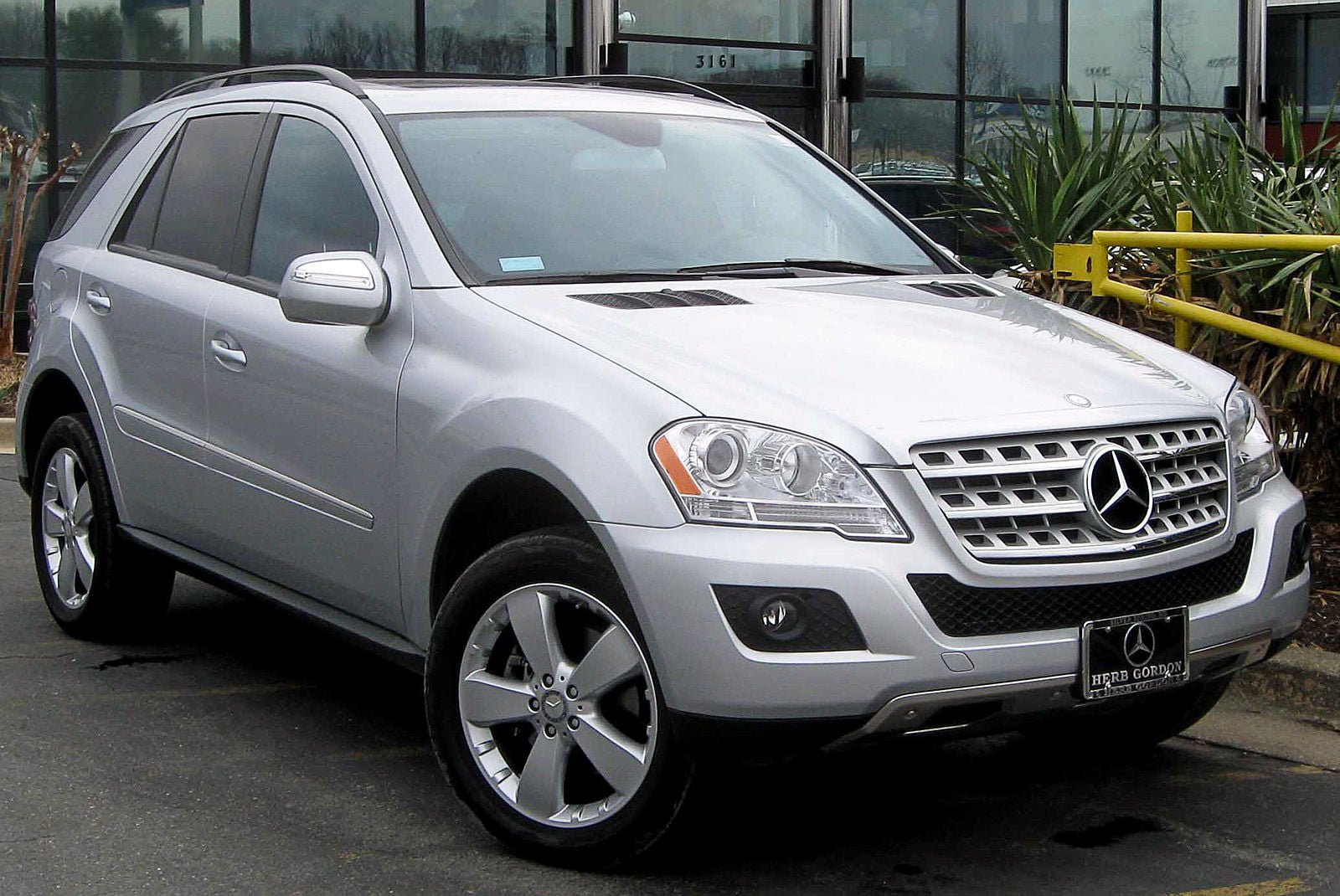 Tempatservice ac mobil Mercedes-Benz ML350